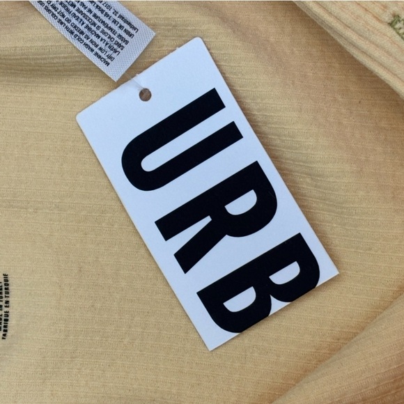 NWT Urban Outfitters “Go For Gold” Seamless cropped tshirt, strawberry combo 🍓 - Picture 6 of 10